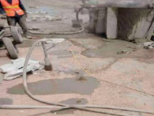 临朐水泥混凝土路面板底注浆技术 路面脱空注浆整治方案